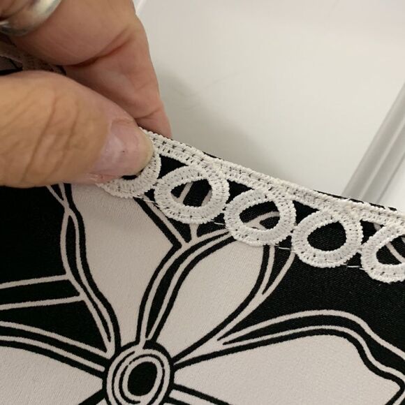 Joseph Ribicoff Size 12 black and white floral dress - Picture 3 of 10